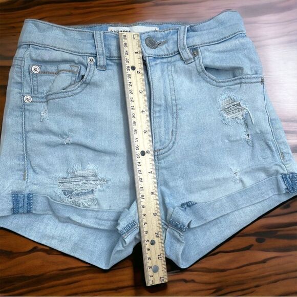 GARAGE l High Waist l Stretch l Light Denim Wash l Rolled Hem l 5-pocket style - Picture 5 of 11